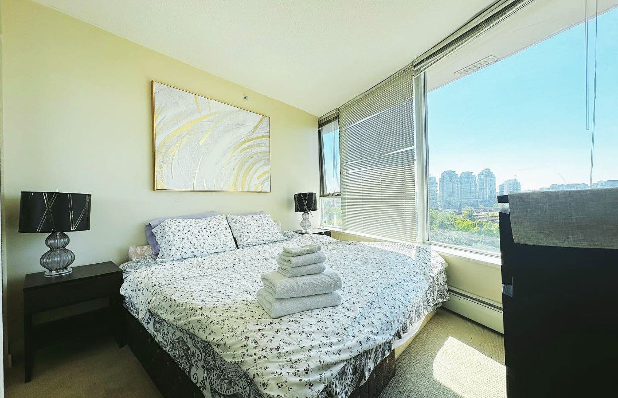 Vancouver West Downtown VW Luxury Condo For Sale！