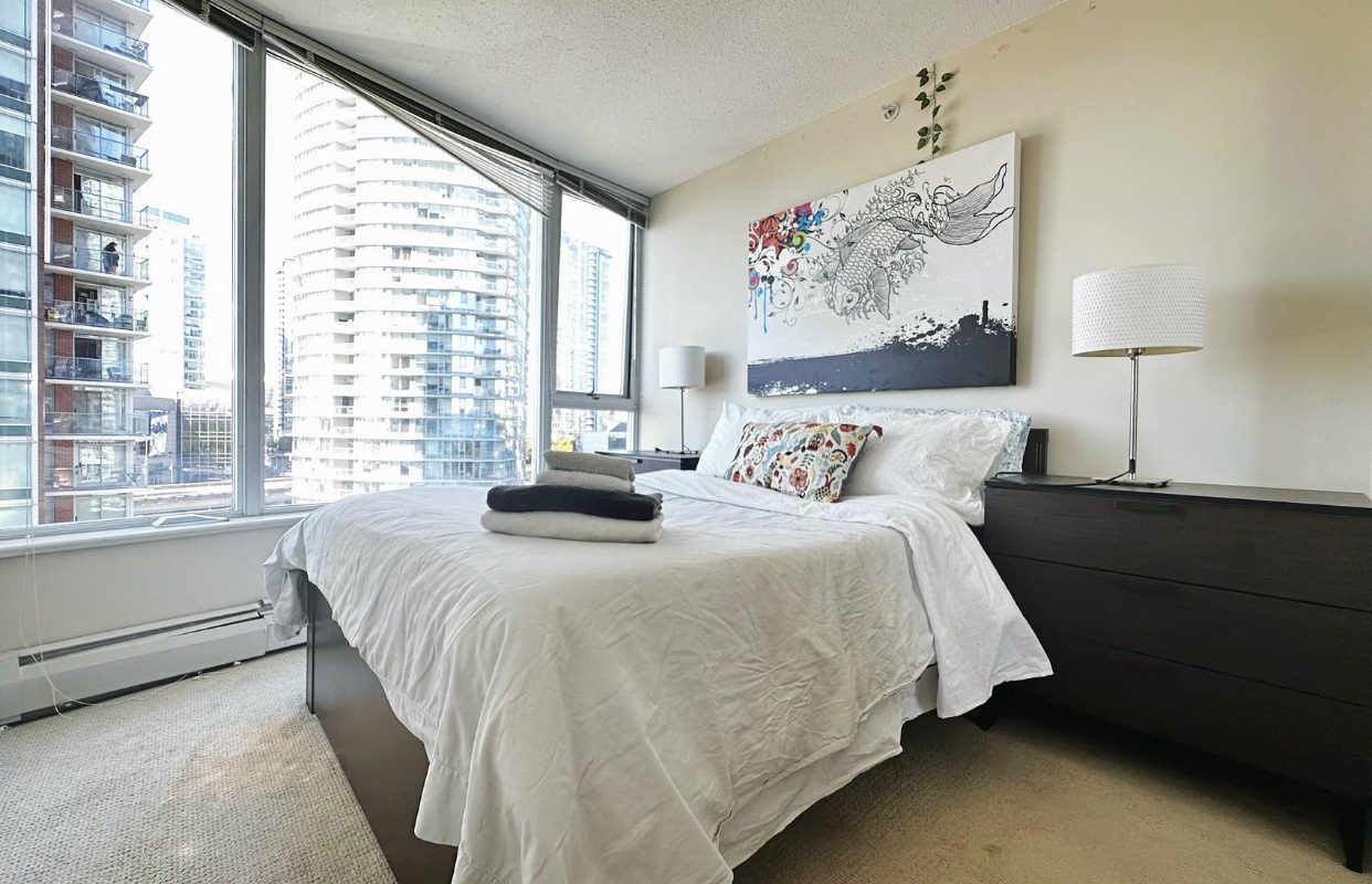 Vancouver West Downtown VW Luxury Condo For Sale！