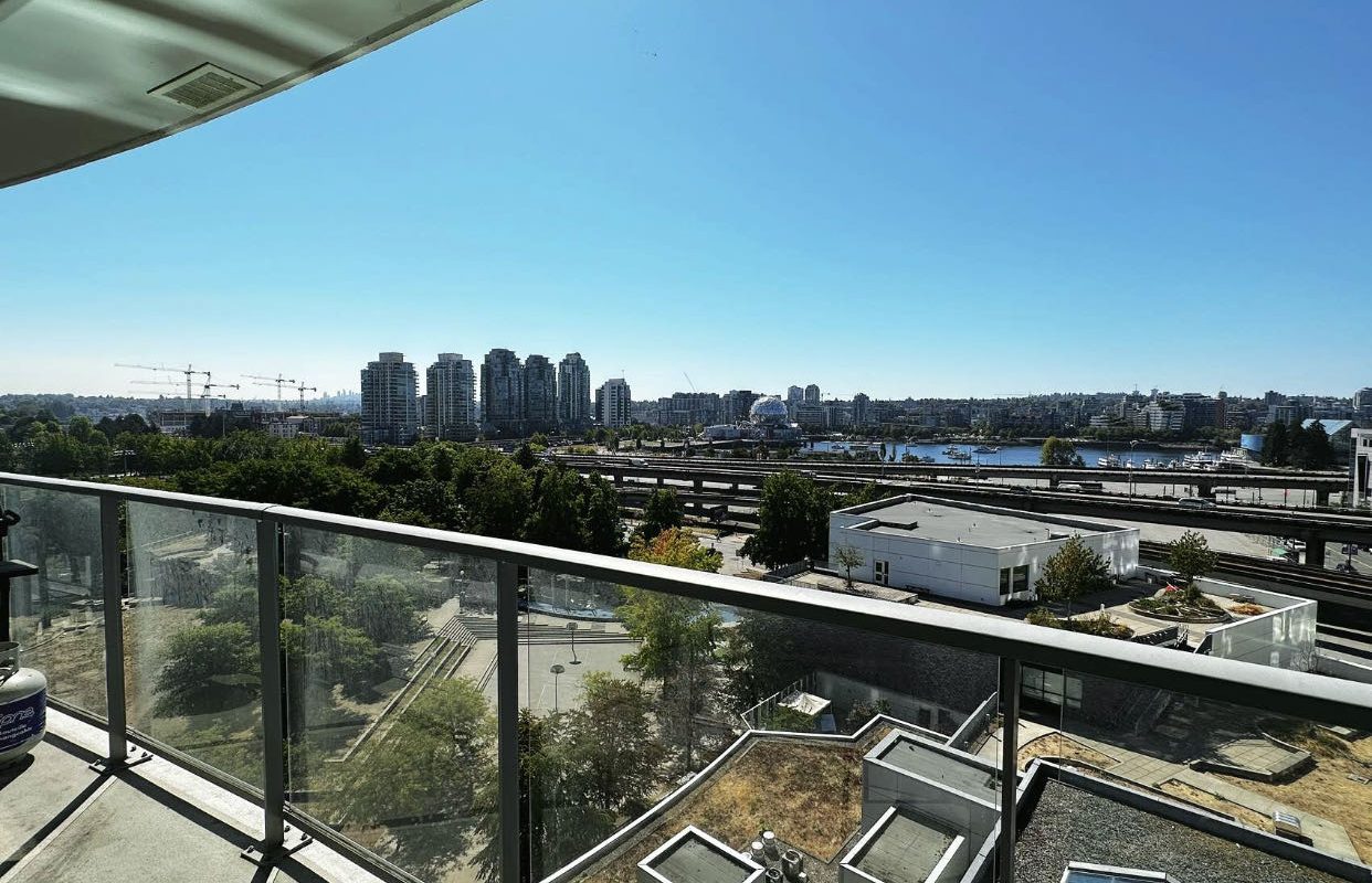 Vancouver West Downtown VW Luxury Condo For Sale！