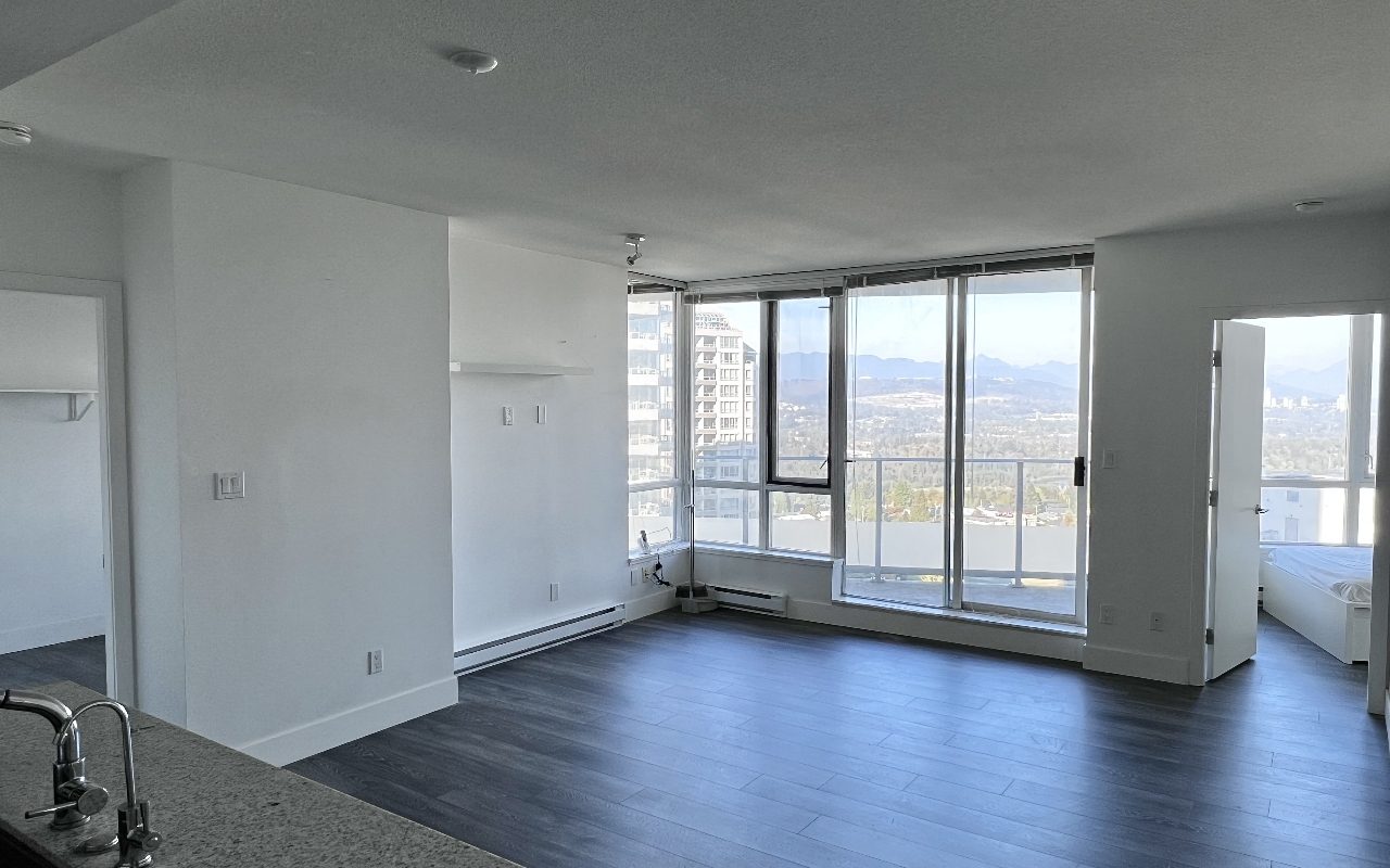 Metrotown Great Location Condo 2 Bed/ 2 Bath for Rent