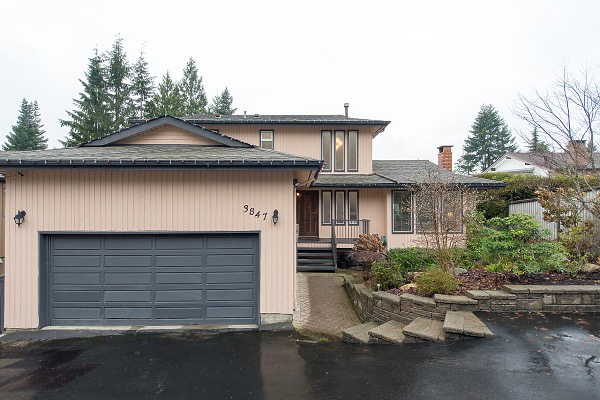 North VANCOUVER Well Maintained 3 Bedrooms House Upper Level for Rent