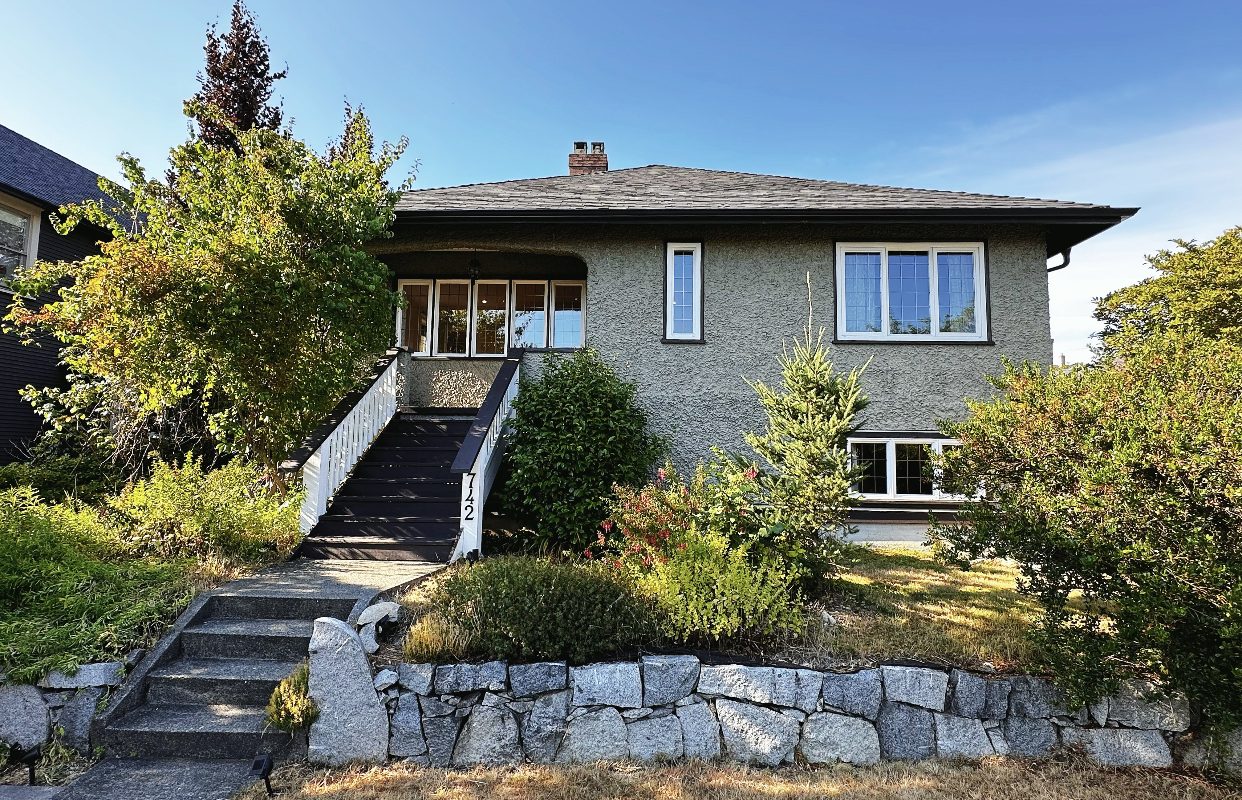 North Vancouver Well Maintained 4 Bed/ 2 Bath for Rent