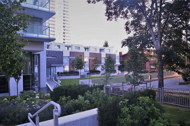 Metrotown great location apartment 2 Bed/ 2 Bath With AC For Rent