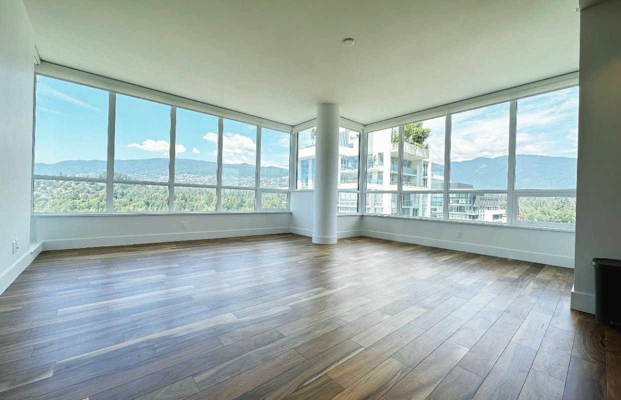 North Vancouver 3 Bed/ 2 Bath 1 Den Condo With Double Parking for Rent