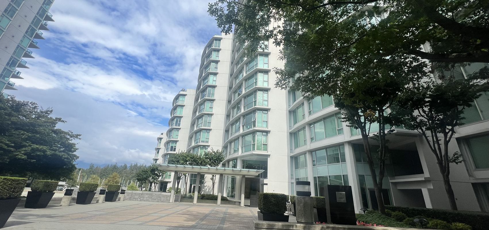 Coal Harbour Waterfront Extra Large 3 Bedroom Condo 2 Parking For Rent