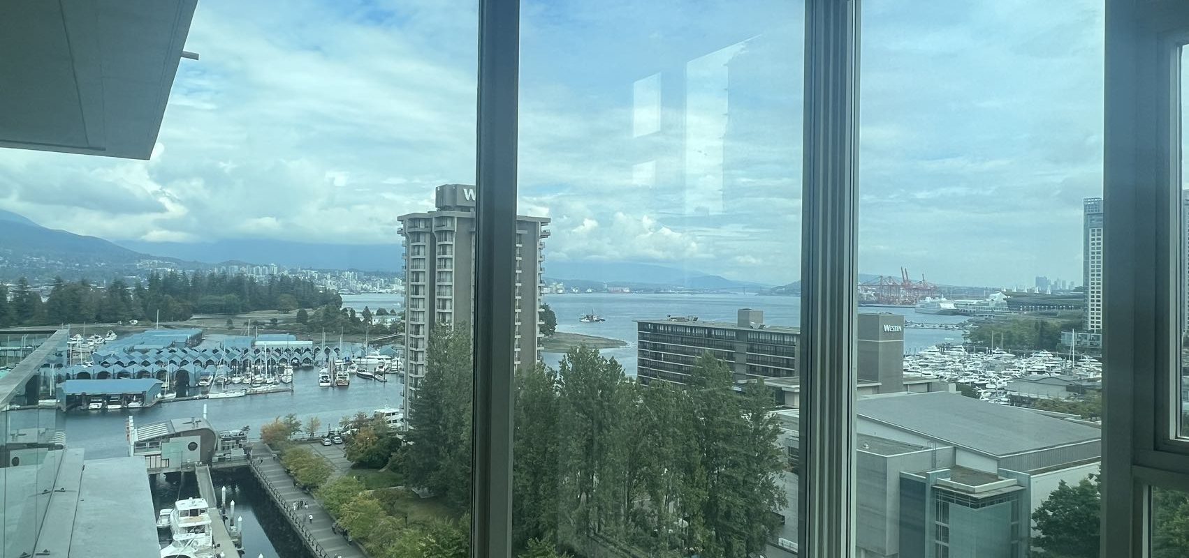 Coal Harbour Waterfront Extra Large 3 Bedroom Condo 2 Parking For Rent