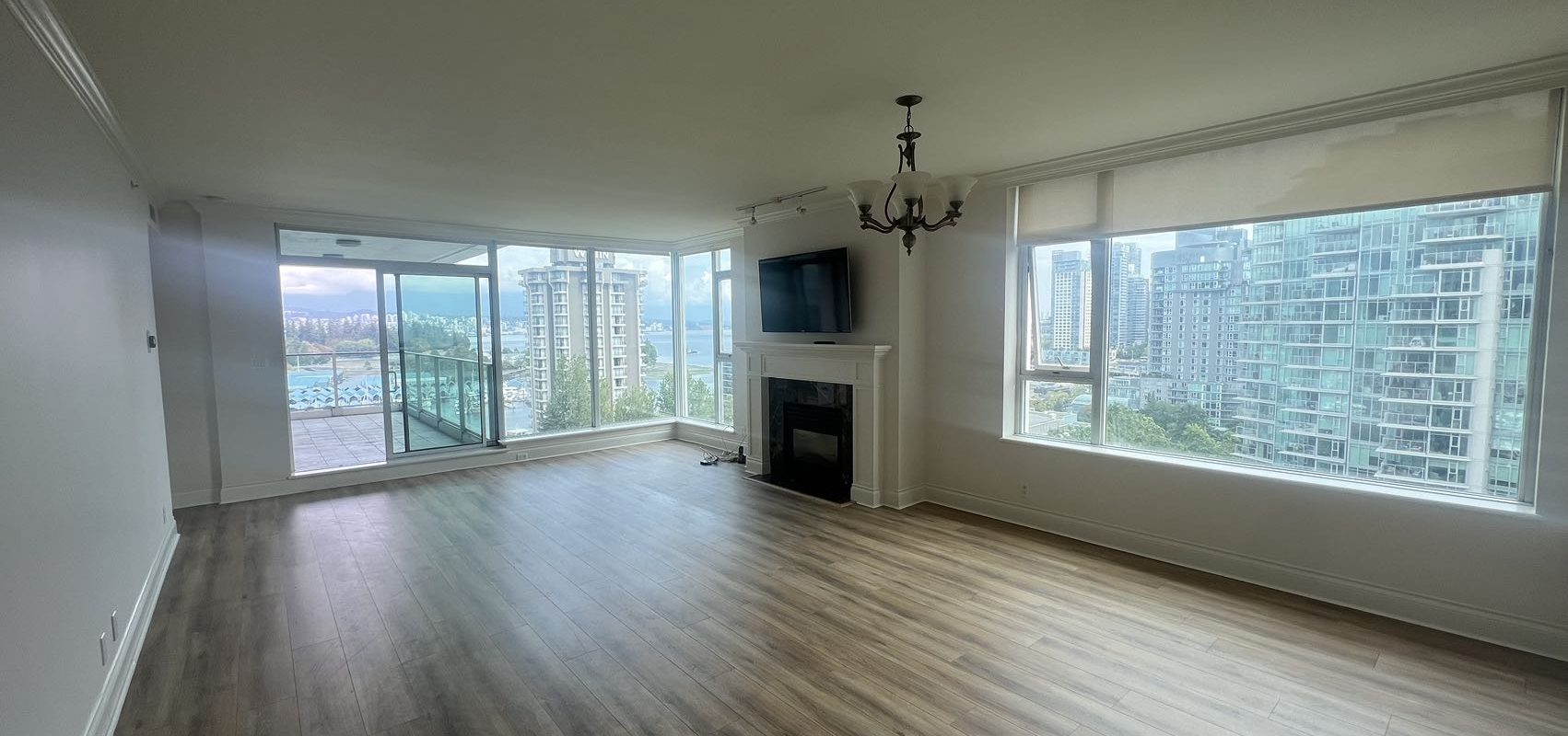 Coal Harbour Waterfront Extra Large 3 Bedroom Condo 2 Parking For Rent