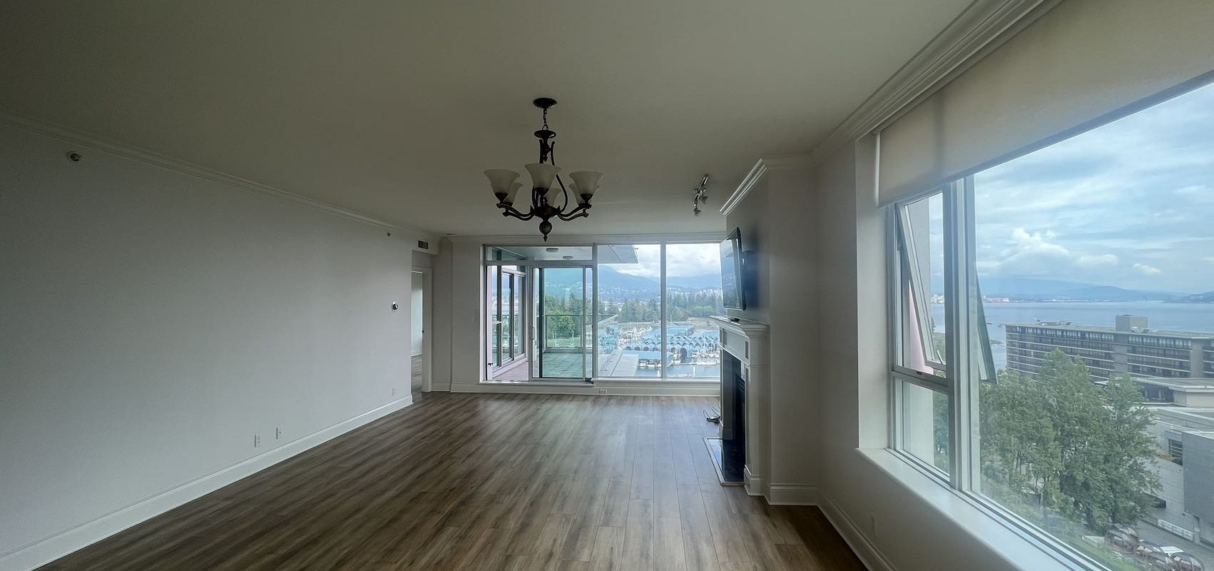 Coal Harbour Waterfront Extra Large 3 Bedroom Condo 2 Parking For Rent