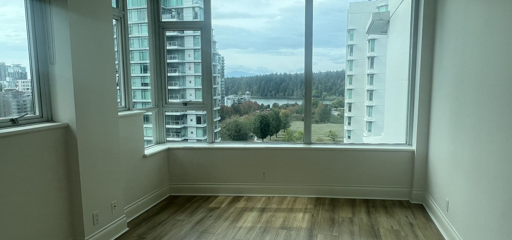 Coal Harbour Waterfront Extra Large 3 Bedroom Condo 2 Parking For Rent