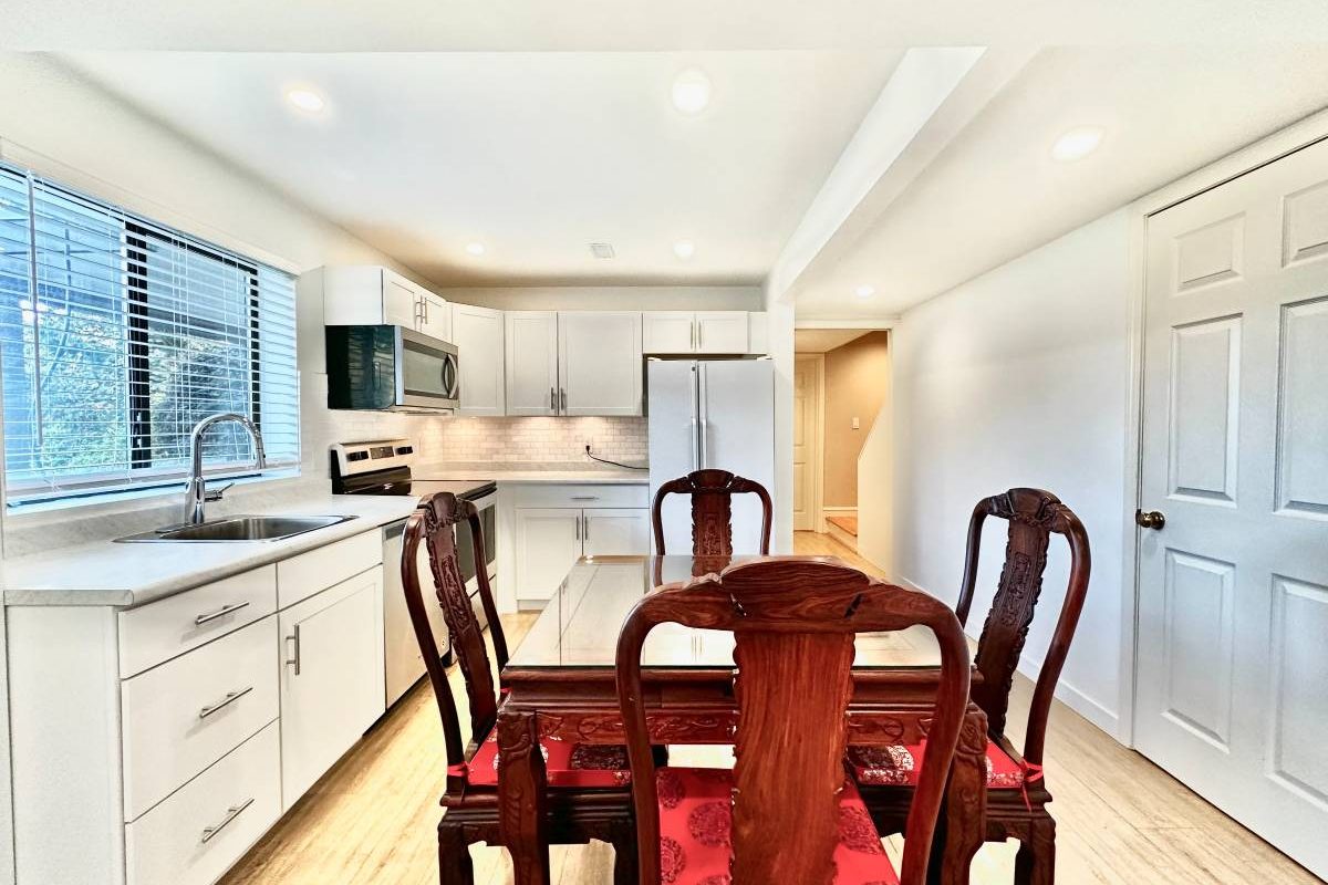 West Vancouver Glenwood Spacious 2bd/1ba ground suite for rent