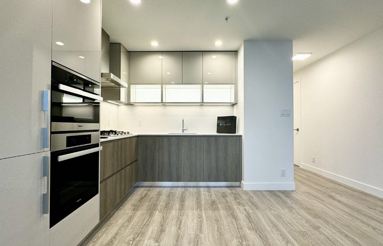 Highline Metrotown Brand New luxurious 1Bd+Jr.Bd/1Ba Suite For Rent