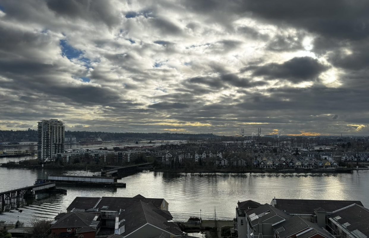 Panoramic River View Spacious 2-Bedroom Suite In NewWest For Rent