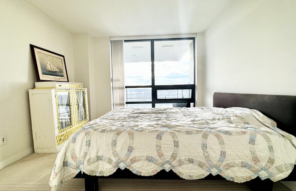 Panoramic River View Spacious 2-Bedroom Suite In NewWest For Rent