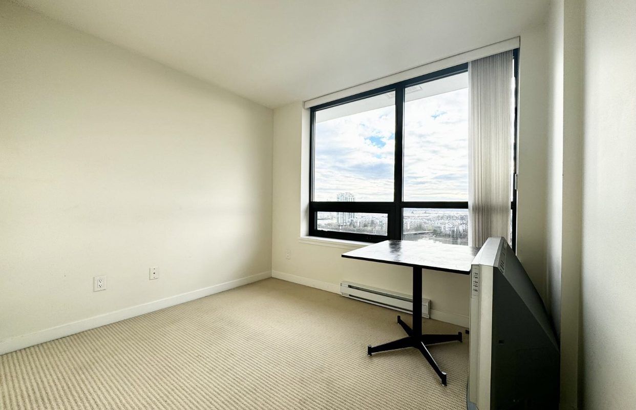 Panoramic River View Spacious 2-Bedroom Suite In NewWest For Rent