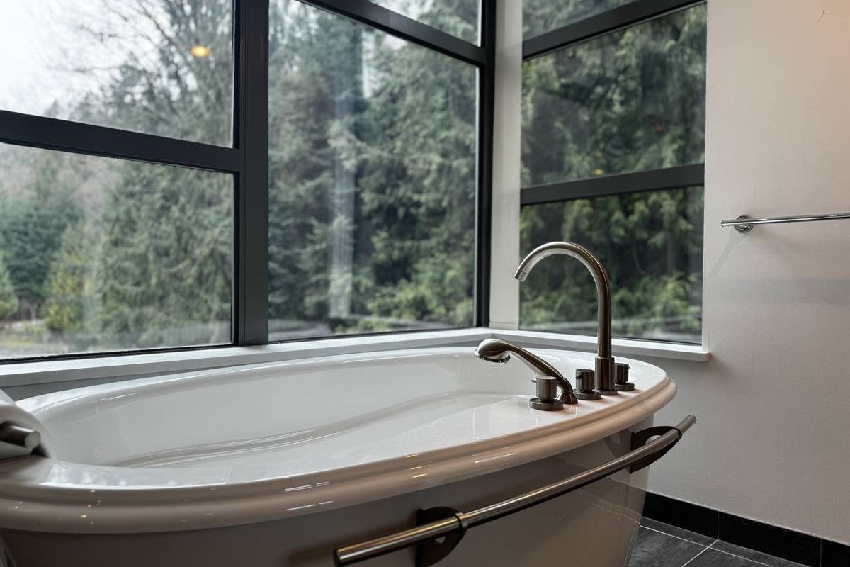 West Vancouver Cypress Park Panoramic View 3 Bd/3Ba Condo For Rent