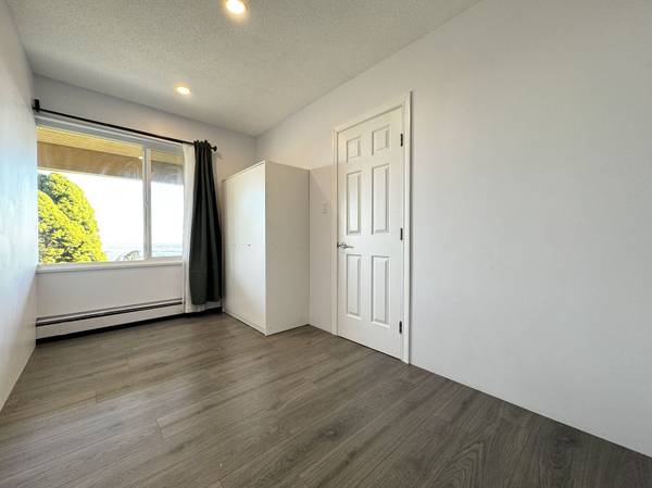 $2,600 / 2br – 650ft2 – Panoramic View on the Ground Floor (West Vancouver)