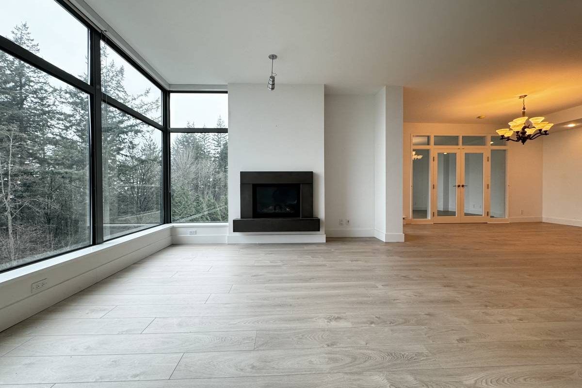 West Vancouver Cypress Park Panoramic View 3 Bd/3Ba Condo For Rent