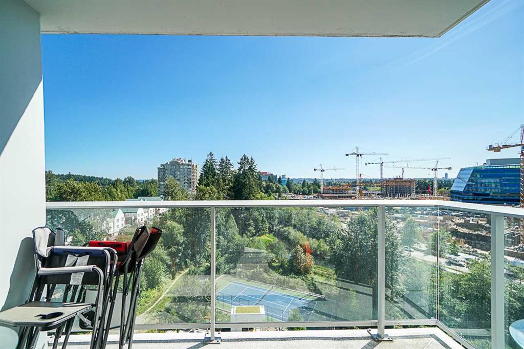 North Surrey Well-Designed Condo With 1br 1Den for Rent
