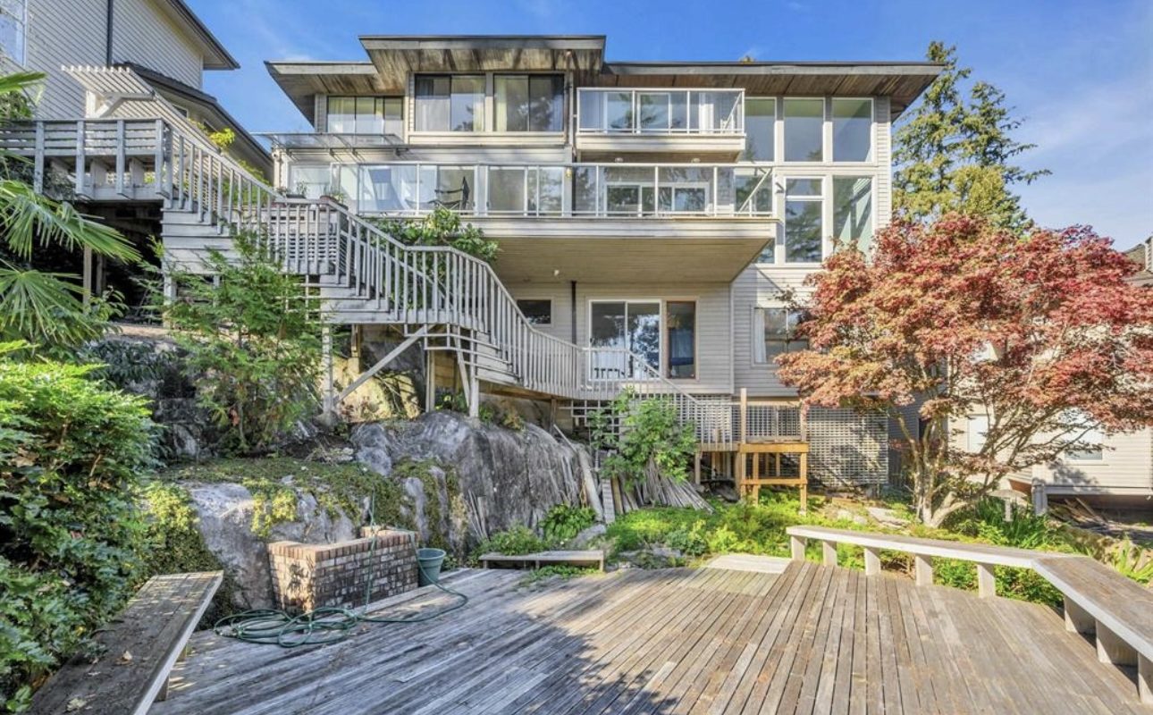 Ultimate living experience in West Vancouver!!