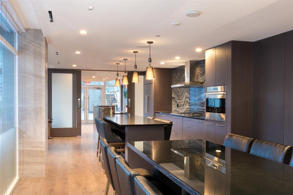 Luxurious Yaletown 3Bedrooms Spacious Condo For Rent