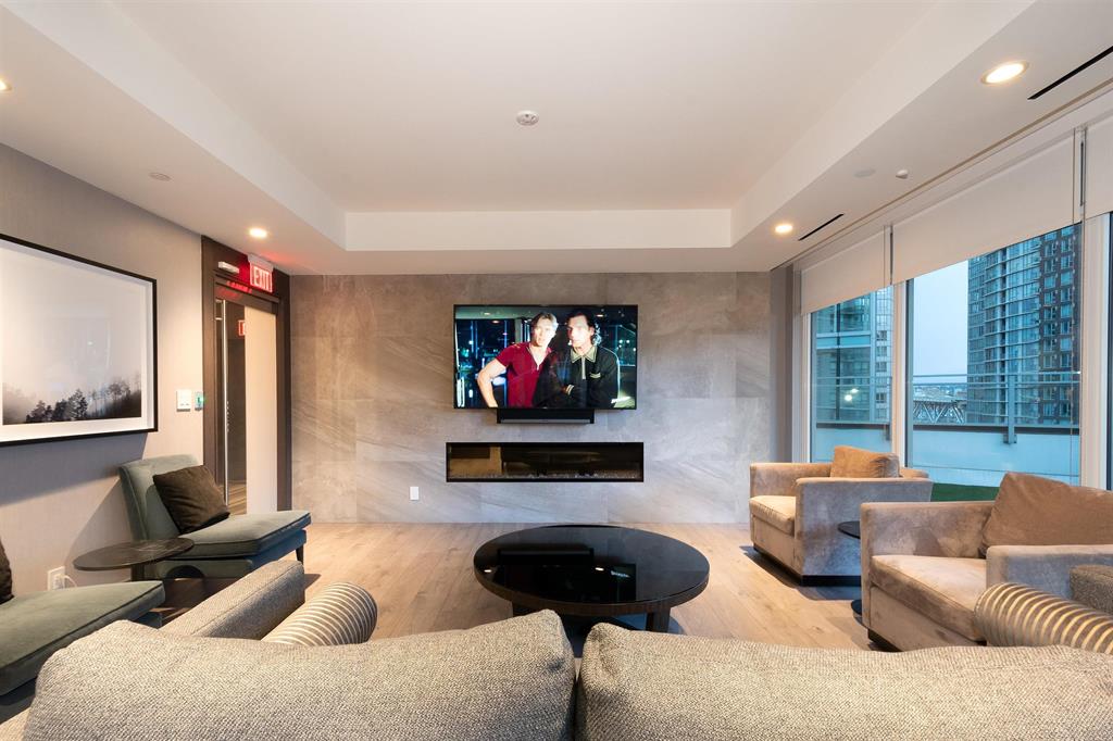 Luxurious Yaletown 3Bedrooms Spacious Condo For Rent