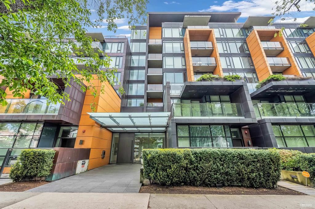 Vancouver West luxury with upgrade air conditioning 2 rooms 2 bathrooms