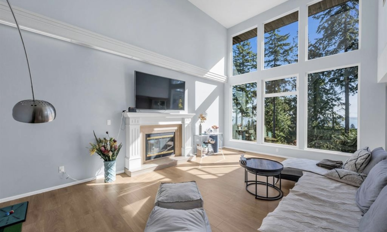 Ultimate living experience in West Vancouver!!