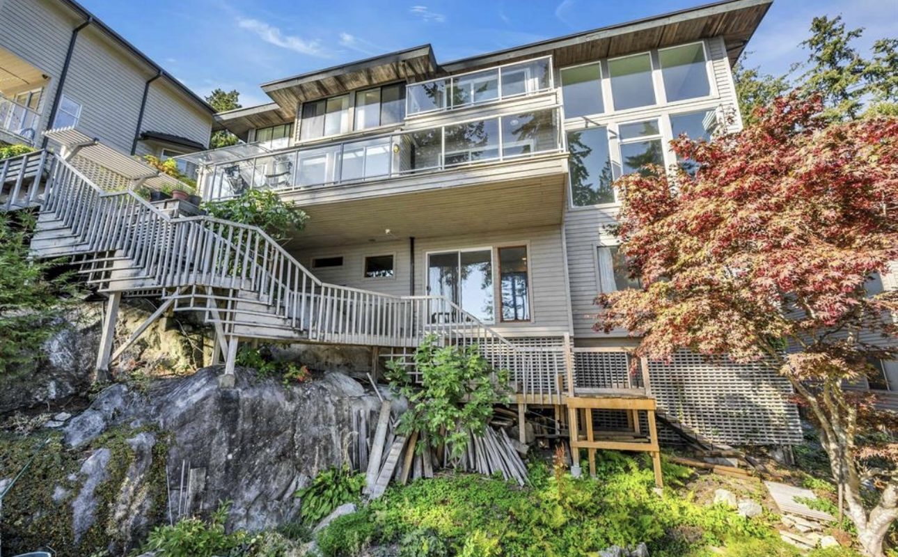 Ultimate living experience in West Vancouver!!