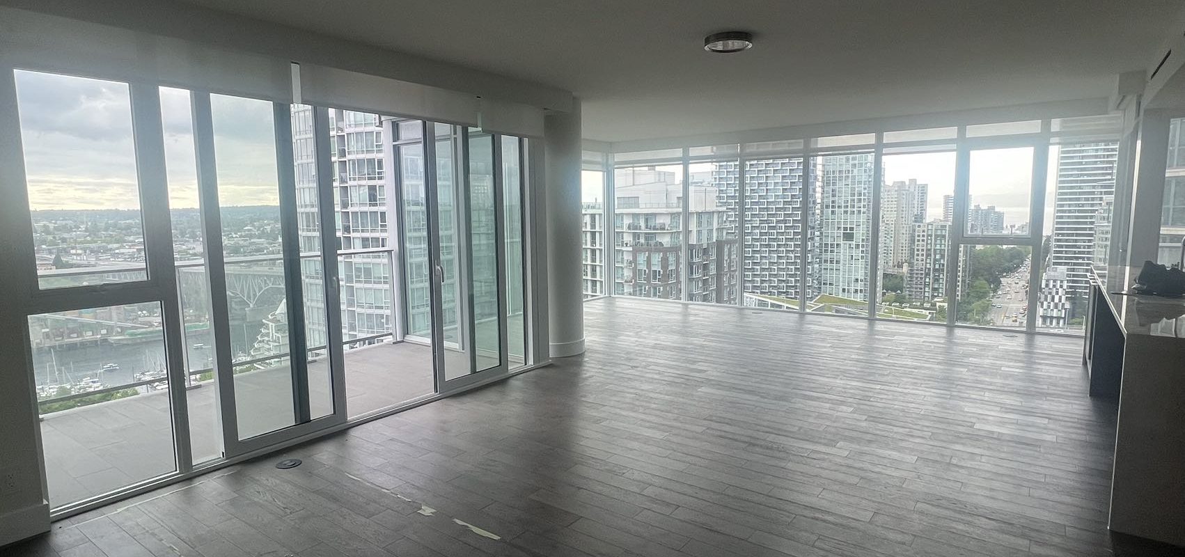 Luxurious Yaletown 3Bedrooms Spacious Condo For Rent