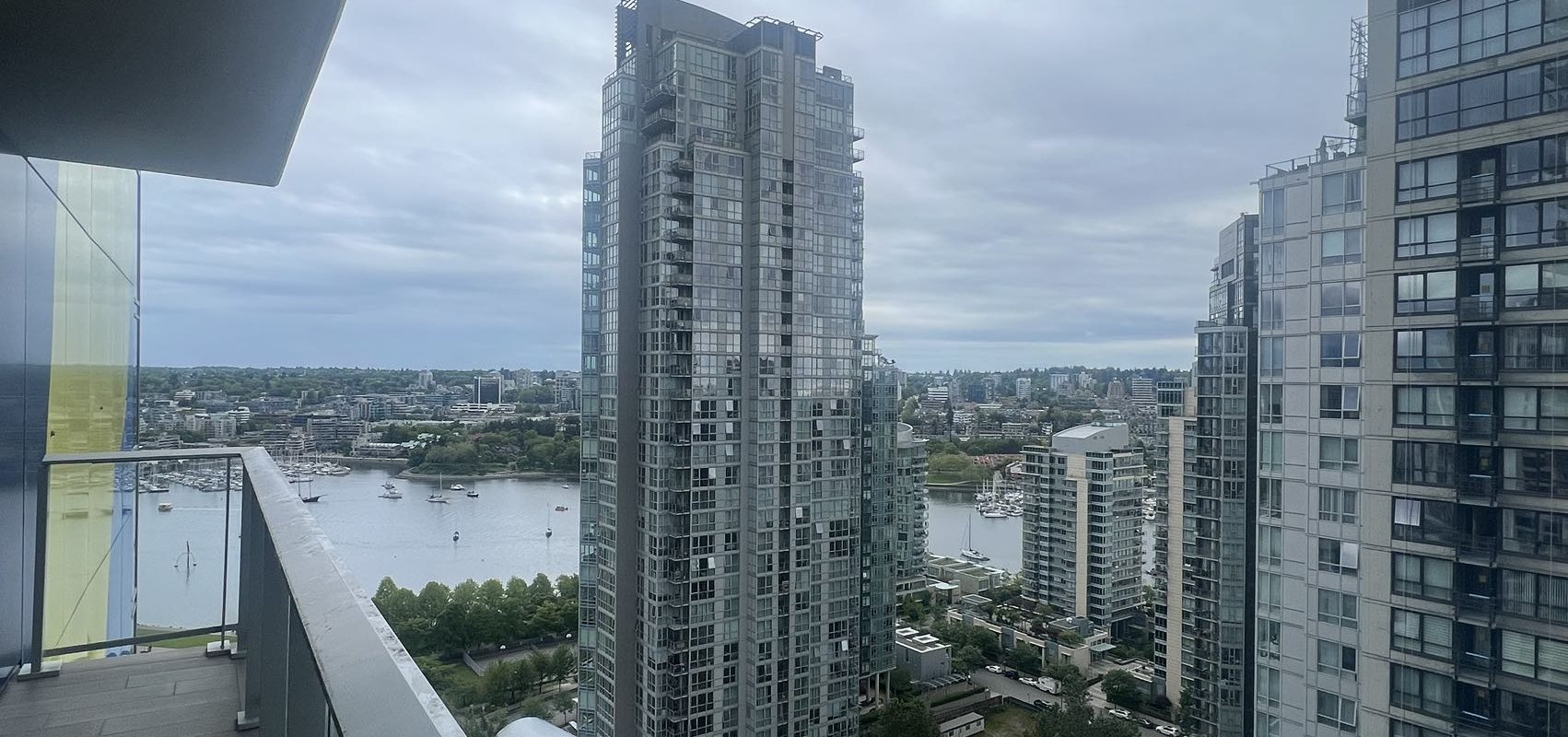 Luxurious Yaletown 3Bedrooms Spacious Condo For Rent