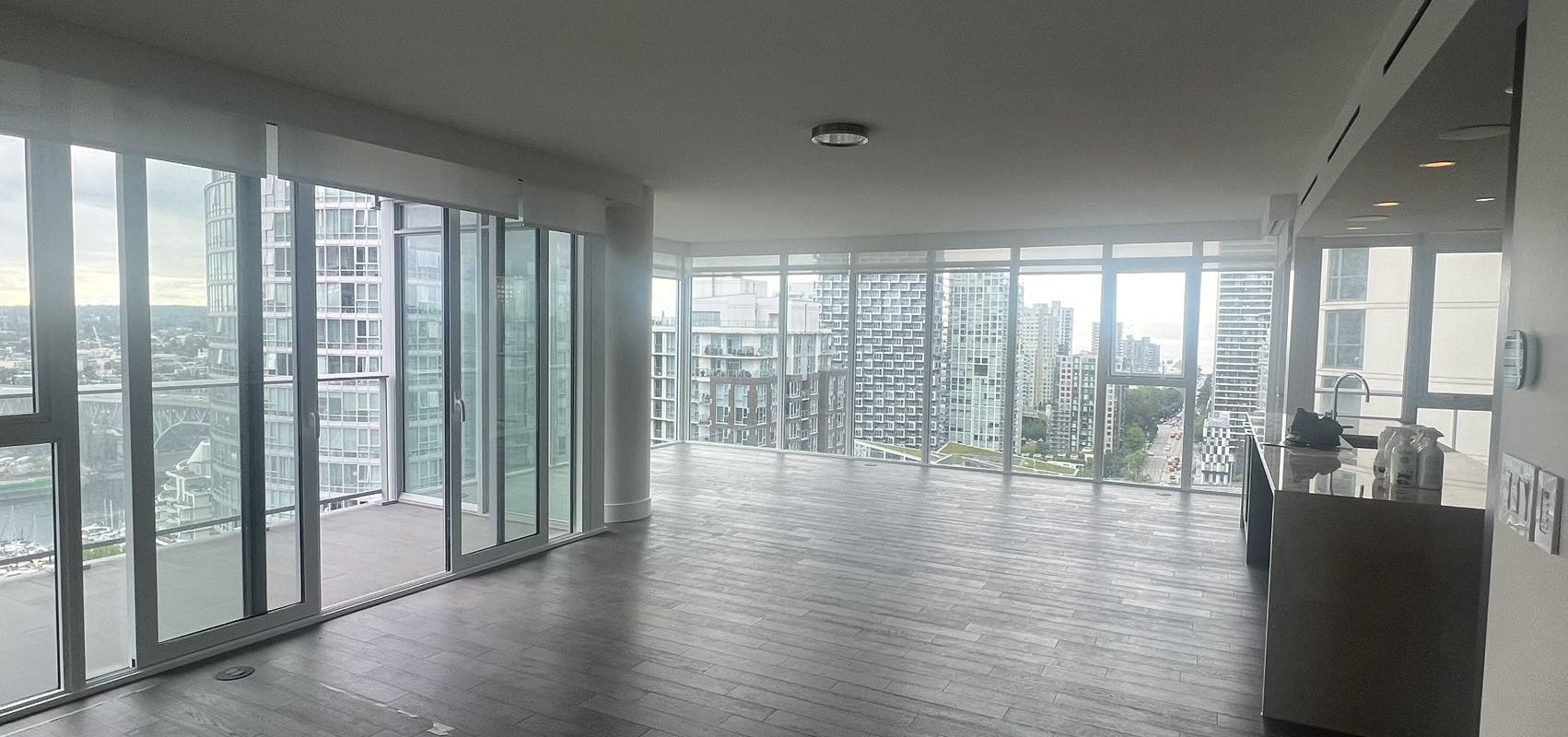 Luxurious Yaletown 3Bedrooms Spacious Condo For Rent