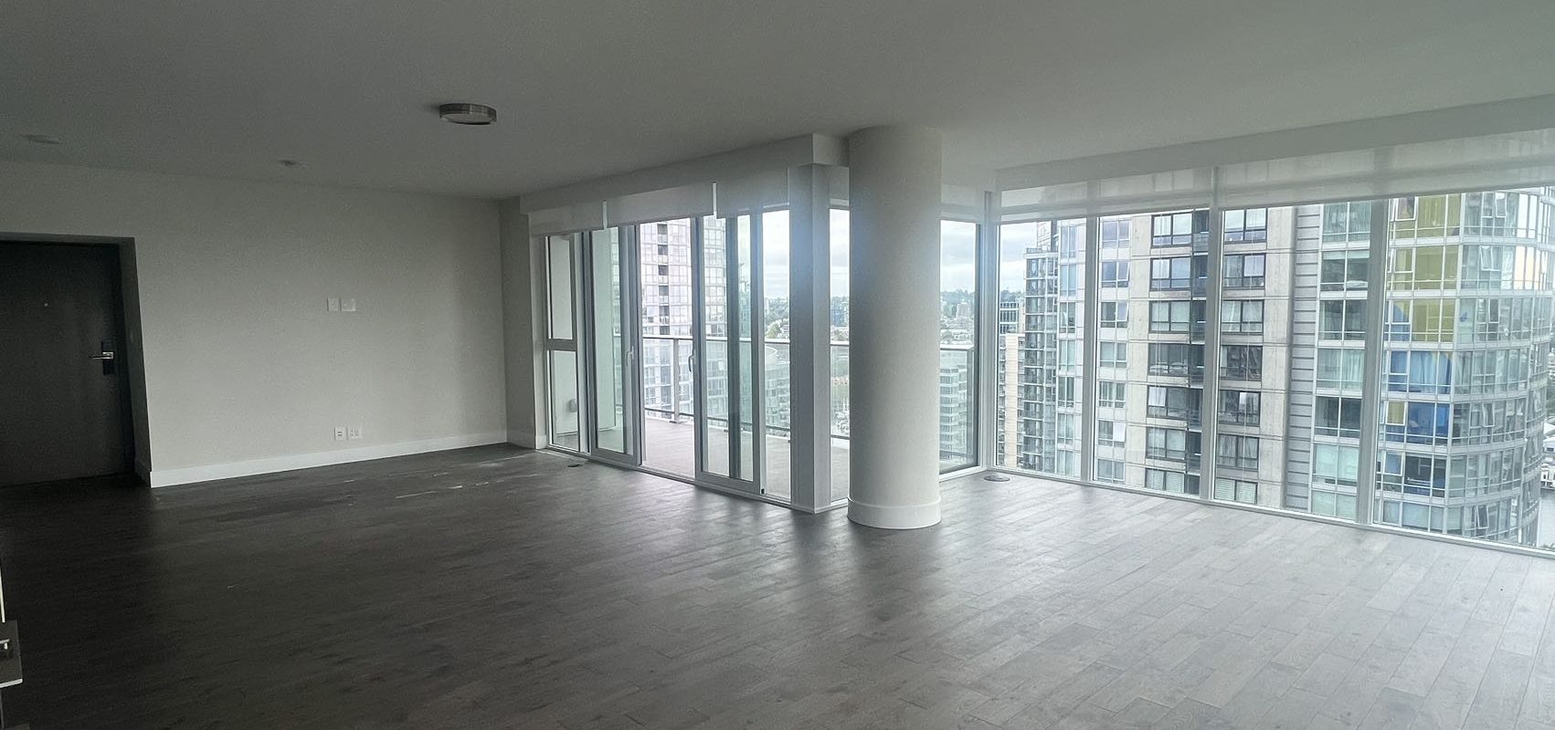 Luxurious Yaletown 3Bedrooms Spacious Condo For Rent