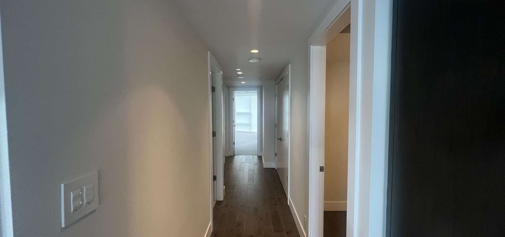 Luxurious Yaletown 3Bedrooms Spacious Condo For Rent