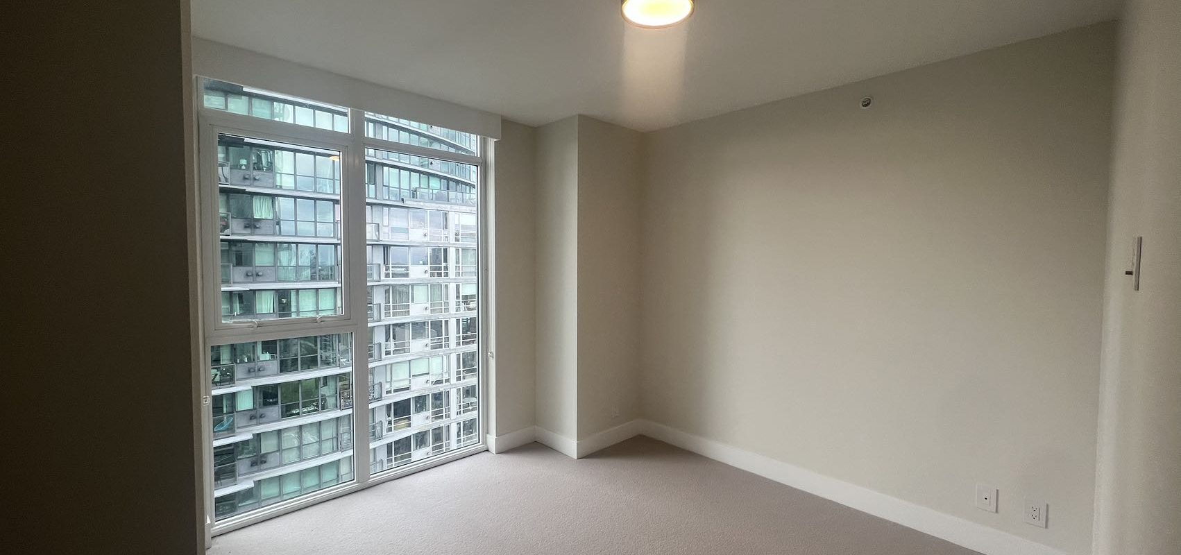 Luxurious Yaletown 3Bedrooms Spacious Condo For Rent