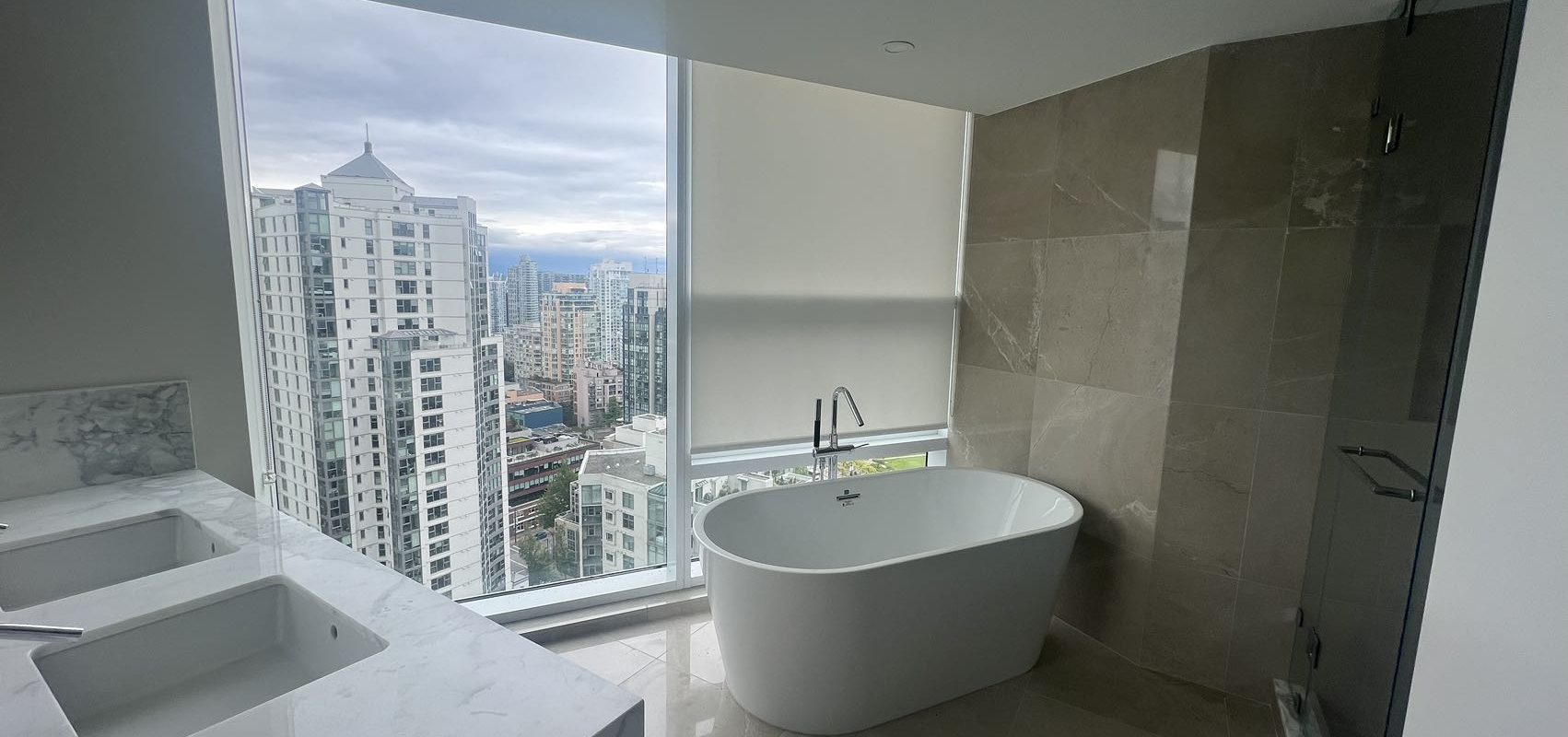 Luxurious Yaletown 3Bedrooms Spacious Condo For Rent