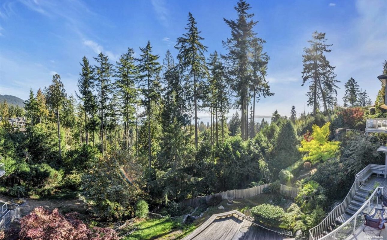 Ultimate living experience in West Vancouver!!