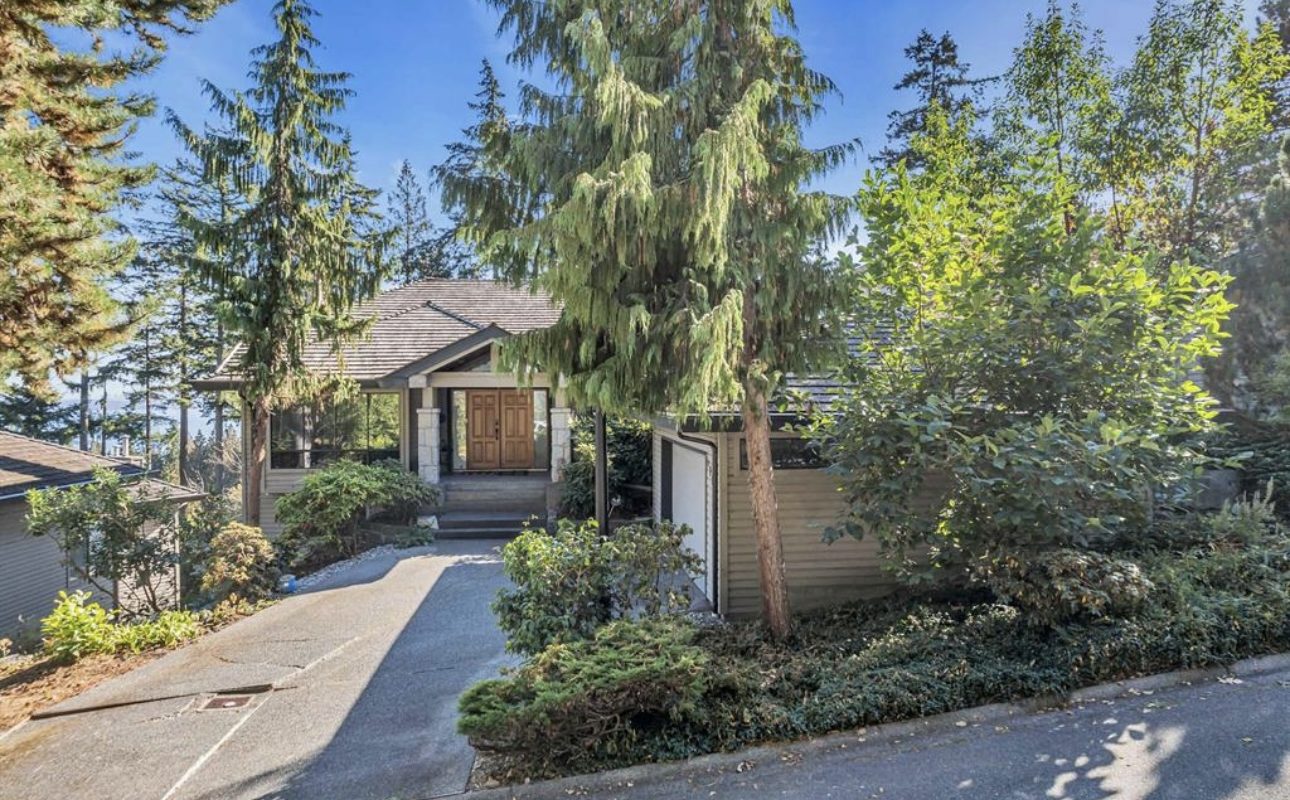 Ultimate living experience in West Vancouver!!