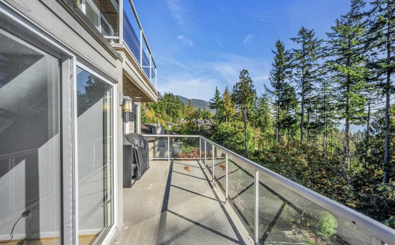 Ultimate living experience in West Vancouver!!