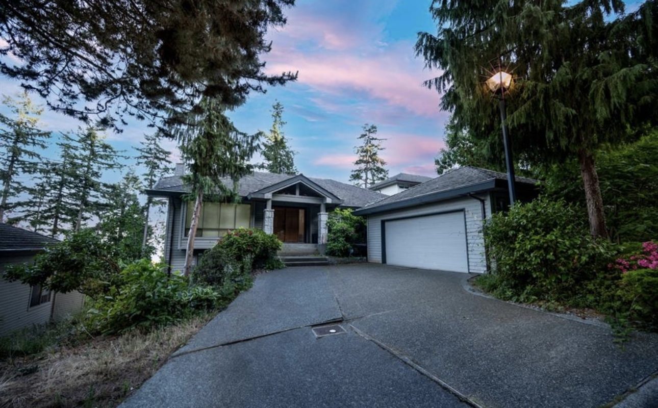 Ultimate living experience in West Vancouver!!