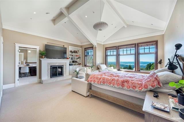 Luxurious West Vancouver Oceanview Home with 6 Beds & 6 Baths