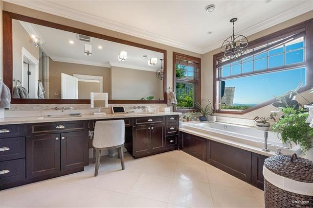 Luxurious West Vancouver Oceanview Home with 6 Beds & 6 Baths