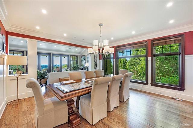 Luxurious West Vancouver Oceanview Home with 6 Beds & 6 Baths