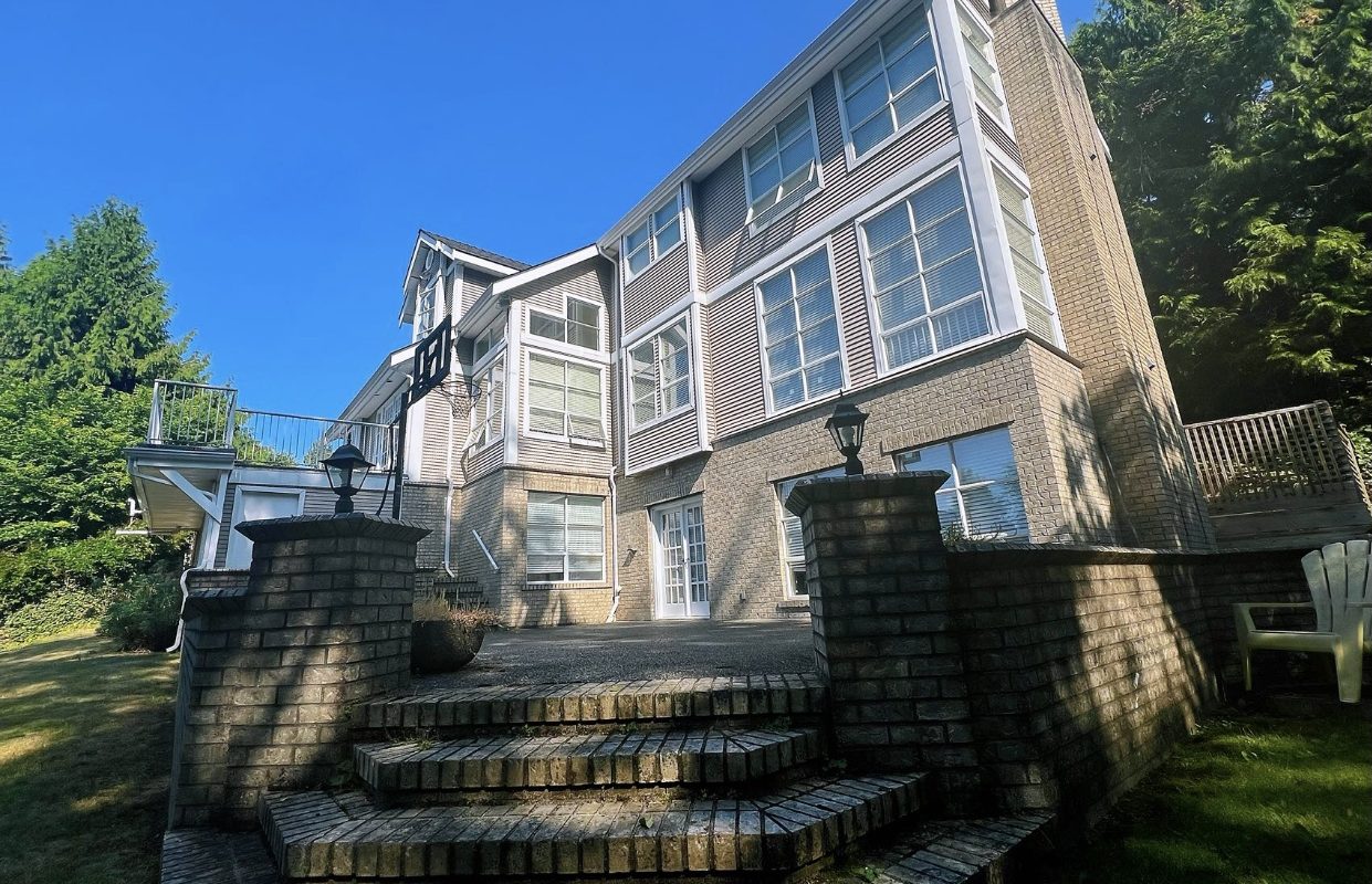 Luxury House of West Vancouver with Large square for rent!!