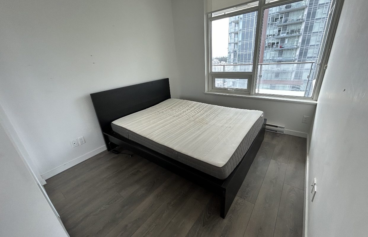 Modern Living at Metrotown with 2 br/2ba and Prime Location!