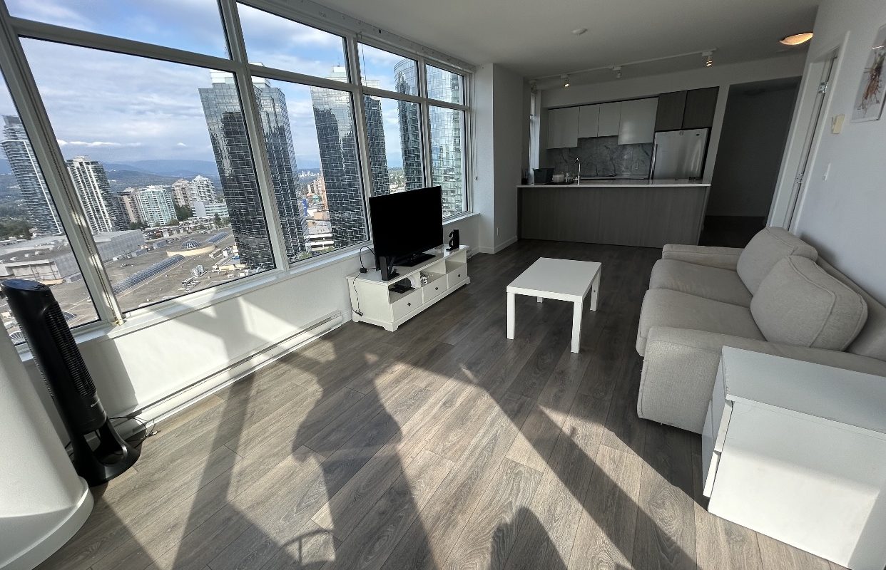 Modern Living at Metrotown with 2 br/2ba and Prime Location!