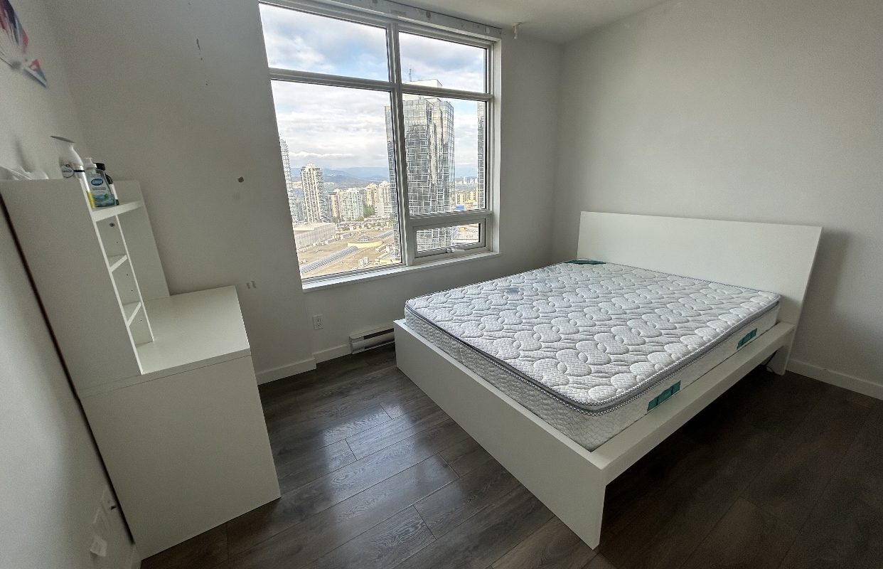 Modern Living at Metrotown with 2 br/2ba and Prime Location!