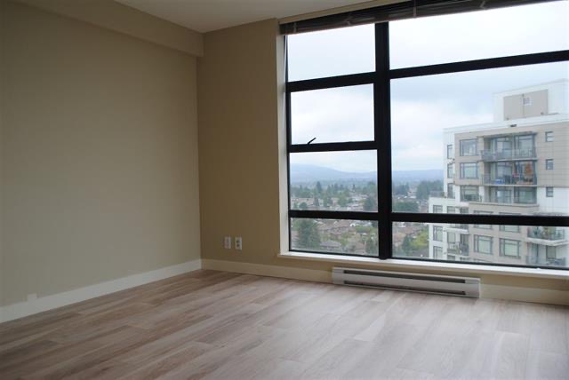 Gorgeous 1 bdrm+den furnished Condo with 3 Balconies (Vancouver East)