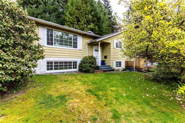 North Vancouver Canyon Heights Charming Upper level for Rent!!