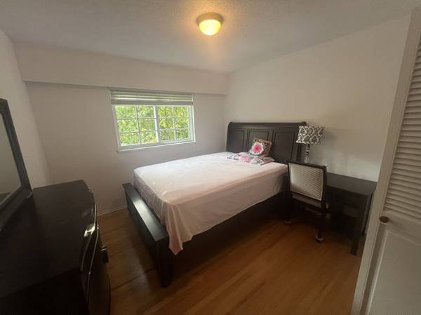 North Vancouver Canyon Heights Charming Upper level for Rent!!