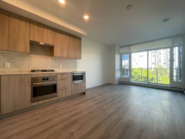 Surrey Central One Central Condo 1br/1ba For Rent